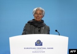 Presiden Bank Sentral Eropa (ECB) Christine Lagarde pada konferensi pers di Frankfurt am Main, Jerman bagian barat, 14 Desember 2023. (Daniel ROLAND / AFP)