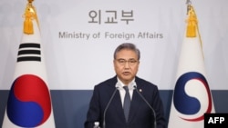 박진 한국 외교부 장관이 6일 서울 종로구 외교부 청사에서 일제 점령기 강제동원 피해 배상 해법을 발표하고 있다. 