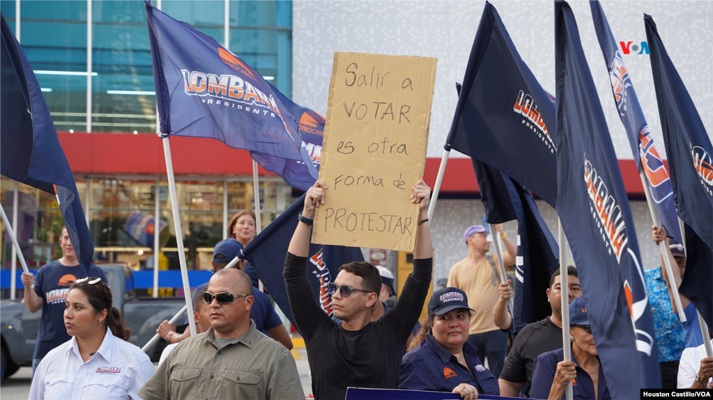 Un grupo de manifestantes sale a las calles el jueves 02 de mayo de 2024, a tan solo tres días de que se celebren los comicios presidenciales en Panamá.