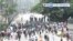 Manchetes mundo: Protestos continuam no Bangladesh