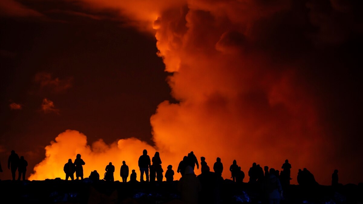 Iceland Volcano Erupts 4th Time, Spewing Lava Into Sky