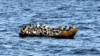 ARHIVA - Imigranti afričkog porekla na moru između Tunisa i Italije. 10. avgust, 2023. (Foto: AFP / Fethi Belaid)