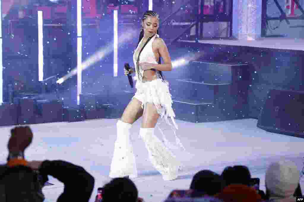 US-LIFESTYLE-HOLIDAY-NEWYEARS