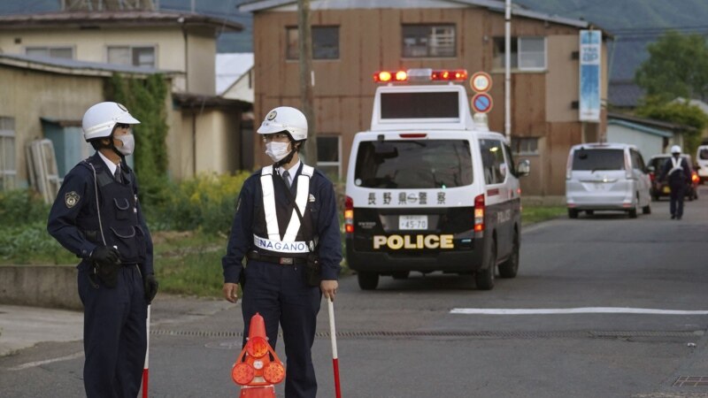 Pedang di Jepang  termasuk 2 petugas polisi karena serangan senjata.  3 mati