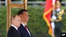 中国领导人习近平在北京为到访的俄罗斯总统普京举行欢迎仪式。（2024年5月16日）