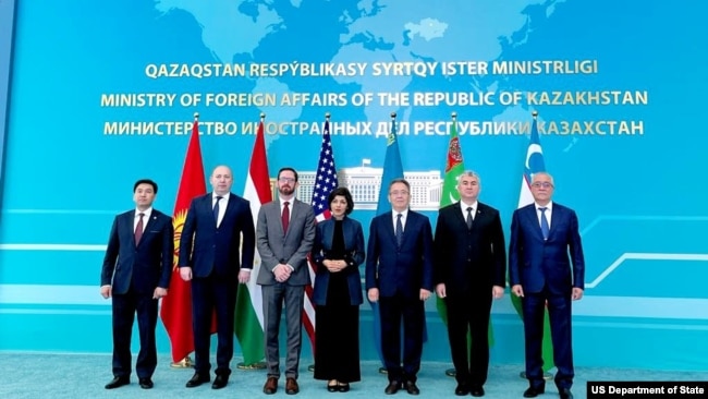 FILE - Special representatives on Afghanistan from Kazakhstan, Kyrgyzstan, Tajikistan, Turkmenistan, and Uzbekistan discuss joint efforts to support the Afghan people, in Astana, July 27, 2023. (U.S. State Department)