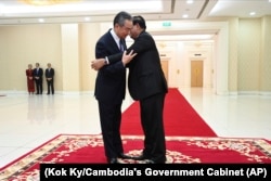 Cambodian Prime Minister Hun Sen, right, hugs Chinese Foreign Minister Wang Yi during a meeting in Peace Palace in Phnom Penh, Aug. 13, 2023. (Kok Ky/Cambodia's Government Cabinet)