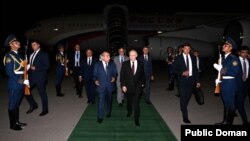 Vladimir Putinin təyyarəsi axşam saatlarında Bakıdakı aeroporta enib. (Foto: AZƏRTAC)