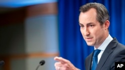 Juru bicara Departemen Luar Negeri As Matthew Miller berbicara dalam konferensi pers di kantor departemen luar negeri di Washington, pada 18 Juli 2023. (Foto: AP/Nathan Howard)