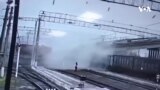 X istifadəçiləri 2018-ci ildə Rusiyada körpünün çökməsi görüntülərini yeni video adı ilə paylaşıblar