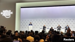 中國國務院總理李強在中國遼寧大連出席世界經濟論壇新領導者年會(夏季達沃斯)開幕式上講話。(2024年6月25日)