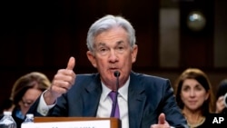 Ketua Bank Sentral AS Jerome Powell bersaksi di hadapan anggota Komite Bank Senat AS dalam sidang di Capitol Hill, Washington, pada 7 Maret 2023. (Foto: AP/andrew Harnik)