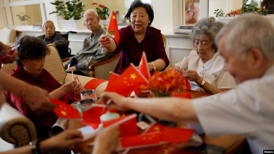 Suasana di sebuah panti jompo, di Beijing, China 26 Mei 2021. (Foto: REUTERS/Carlos Garcia Rawlins)