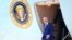 លោកប្រធានាធិបតី Joe Biden ធ្វើដំណើរតាមយន្តហោះ Air Force One នៅអាកាសយានដ្ឋានអន្តរជាតិ Austin-Bergstrom ថ្ងៃទី២៩ ខែកក្កដា ឆ្នាំ២០២៤ ក្នុងទីក្រុង Austin រដ្ឋ Texas។