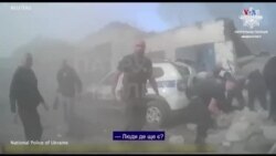 Փրկարարները փլատակների տակից դուրս են բերում Կրիվի Ռիհում ռուսական հրթիռային հարվածից փրկվածներին_1.mp4