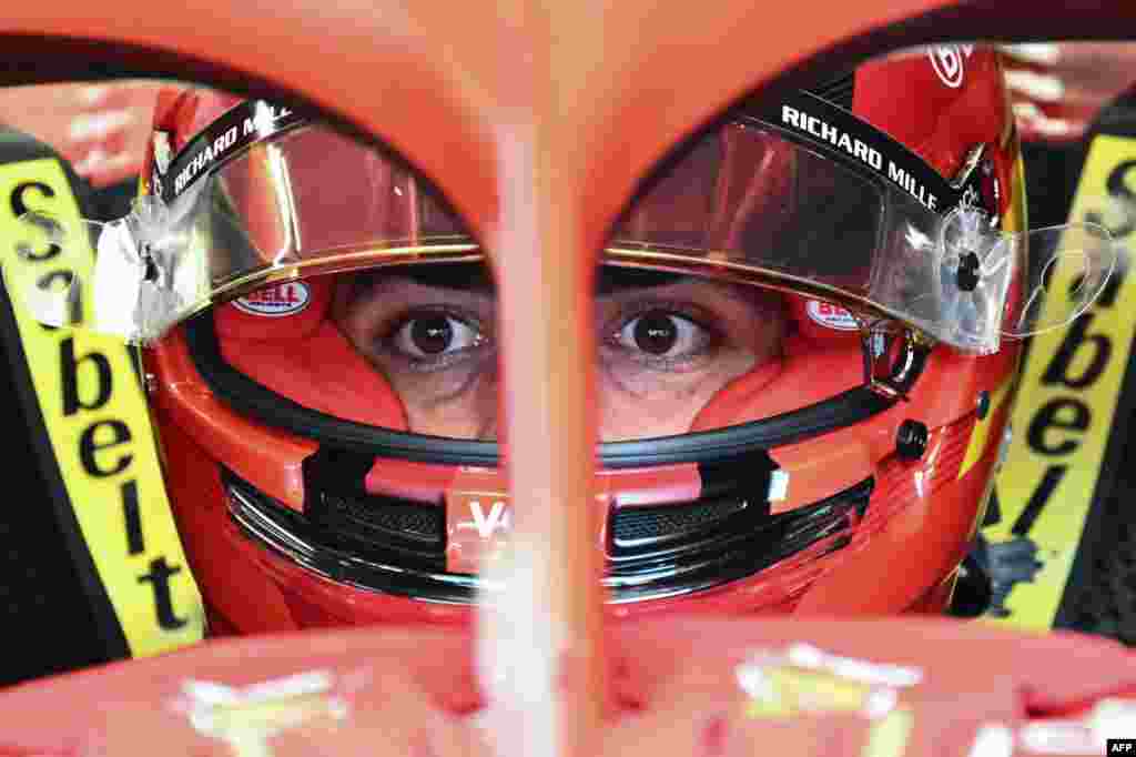 Ferrari&#39;s Spanish driver Carlos Sainz sits his car in the pits prior to the first practice session on the Red Bull Ring race track in Spielberg, Austria, ahead of the Formula One Austrian Grand Prix. (Photo by Joe Klamar / AFP)