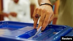 28일 아랍에미리트 두바이의 이란 영사관에서 대통령 보궐선거 투표가 진행됐다.