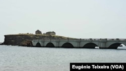 Ponte que liga o ilhéu de Santa Maria à cidade da Praia construída pelo projeto Macau Legend Developement, Cabo Verde
