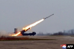 19일 북한 미사일총국이 전략 순항미사일 '화살-1라-3'형과 신형 반항공(反航空·지대공) 미사일 '별찌-1-2'를 시험 발사했다고 북한 관영매체 조선중앙통신이 보도했다.