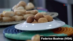 El pandebono, pan de yuca, pan de queso y la almojábana, productos tradicionales y típicos colombianos clasificados entre los 50 panes más deliciosos del mundo.