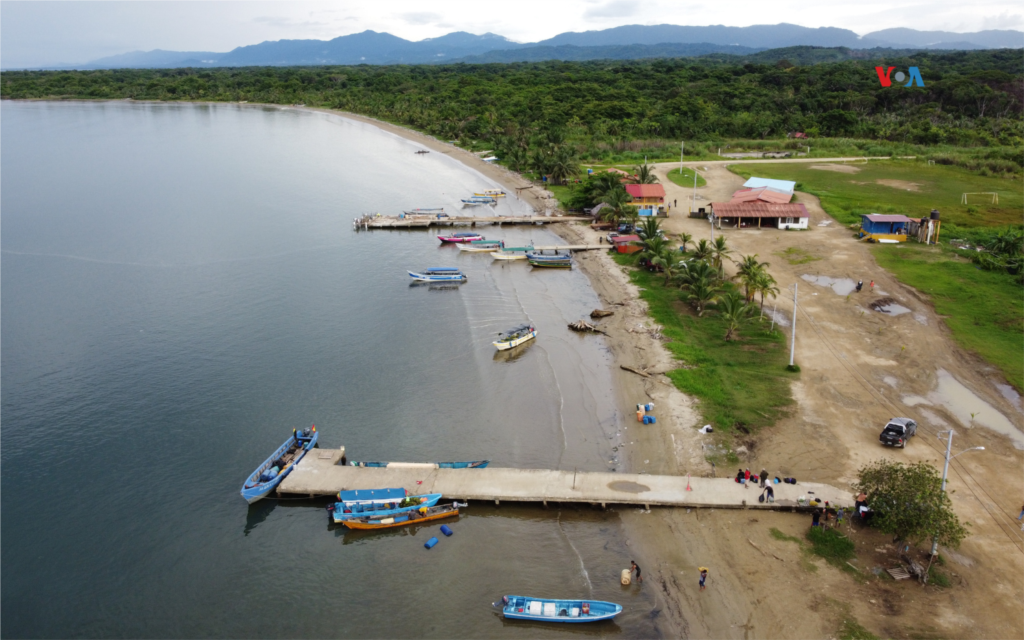 La pesca y el turismo son las principales actividades productivas del pueblo guna.