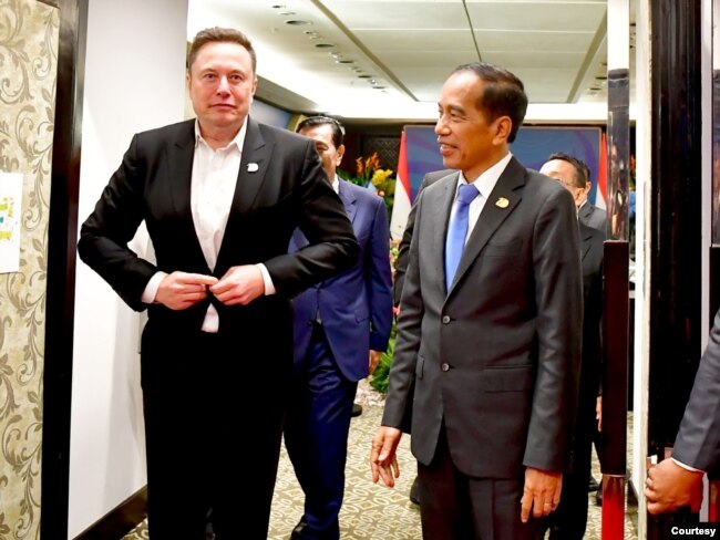 Elon mengumbar janji kepada Jokowi bahwa perusahaannya akan berinvestasi jangka panjang di Indonesia. (biro Setpres)