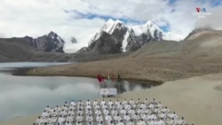 Հնդիկները նշում են Յոգայի միջազգային օրը ավիակիրներում, գնացքներում և լեռներում_1.mp4