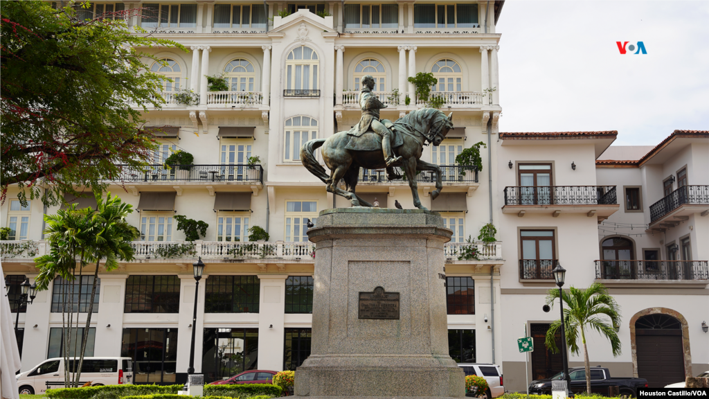 En el Casco Antiguo o Casco Viejo de Panamá hay varias plazas, visitadas por miles de turistas al año.
