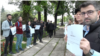 Protesta e gazetarëve shqiptarë para Kuvendit