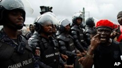 Protesters demonstrate in Accra, Ghana, demanding the resignation of the Bank of Ghana&#39;s Governor, Dr Ernest Addison, alongside his two deputies. (AP Photo/Misper Apawu)