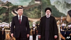 资料照片：伊朗总统莱希2023年2月访问中国并与中国领导人习近平会面。