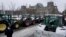 FILE - Traktor diparkir saat protes petani di dekat gedung Reichstag, gedung Parlemen Federal Jerman, Bundestag, di Berlin, Jerman, Selasa, 9 Februari 2021. (AP/Michael Sohn)