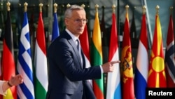Генералниот секретар на НАТО, Јенс Столтенберг, во четвртокот изјави дека војната во Украина ја покажува потребата да се застане со Украина и да продолжи да се дава поддршка.