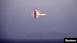 북한이 2일 새벽 청천강 하구에서 장거리전략순항미사일을 발사해 핵타격임무를 수행했다며, 다음날 사진을 공개했다.