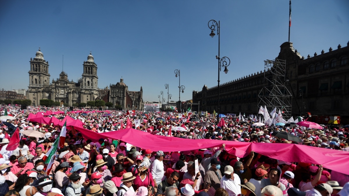 Thousands Protest Against Electoral Overhaul in Mexico