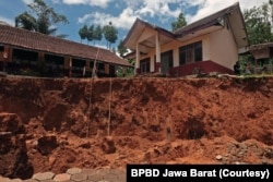 Hampir 80 rumah rusak dan 192 warga terpaksa harus mengungsi akibat fenomena pergerakan tanah di Bandung, Jawa Barat. (Foto: BPBD Jawa Barat)
