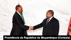 Pascoal Ronda (esquerda), ministro do Interior; e Filipe Nyusi, presidente de Moçambique (direita), tomada de posse, 31 de Agosto, 2023