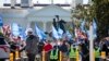 Manifestantes se expresan a favor de una extensión del programa de Estatus de Protección Temporal (TPS), el 23 de septiembre de 2022, en el Parque Lafayette, junto a la Casa Blanca, en Washington.