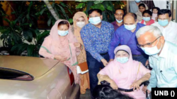 গত ২৬ দিন ধরে ঢাকার এভারকেয়ার হাসপাতালে চিকিৎসা নিচ্ছেন বিএনপি চেয়ারপার্সন খালেদা জিয়া। 