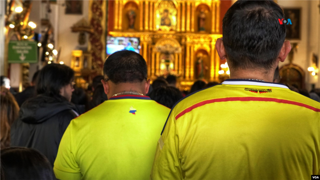 La hinchada colombiana abarrotó las iglesias antes de la final de la Copa América.