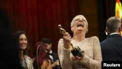 Džejmi Li Kertis po primanju nagrade