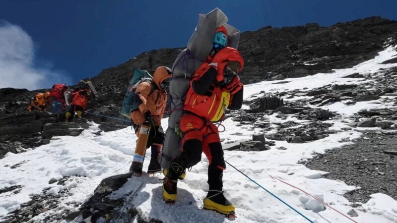 Nepal Didesak Perketat Aturan Pendakian Everest untuk Turunkan Kematian