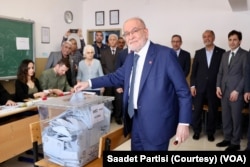 Saadet Partisi Genel Başkanı Temel Karamollaoğlu oyunu Ankara’da kullanan liderler arasındaydı.