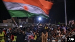  Des supporters des militaires putschistes rassemblés sur une base militaire de Niamey. (archives)