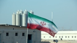 FILE - Bendera Iran di PLTN Bushehr Iran, 10 November 2019. (ATTA KENARE / AFP)