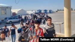 عکس: ارشیف - له ایران څخه افغانستان ته ستنیدونکي کډوال