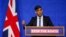 Thủ tướng Anh Rishi Sunak phát biểu trong cuộc họp báo ở London, ngày 22/4/2024.