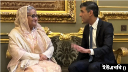 লন্ডনে কমনওয়েলথ সচিবালয়ের মার্লবোরো হাউজ-এ দ্বিপক্ষীয় বৈঠকে যুক্তরাজ্যের প্রধানমন্ত্রী ঋষি সুনাক এবং বাংলাদেশের প্রধানমন্ত্রী শেখ হাসিনা। ৫ মে, ২০২৩। 