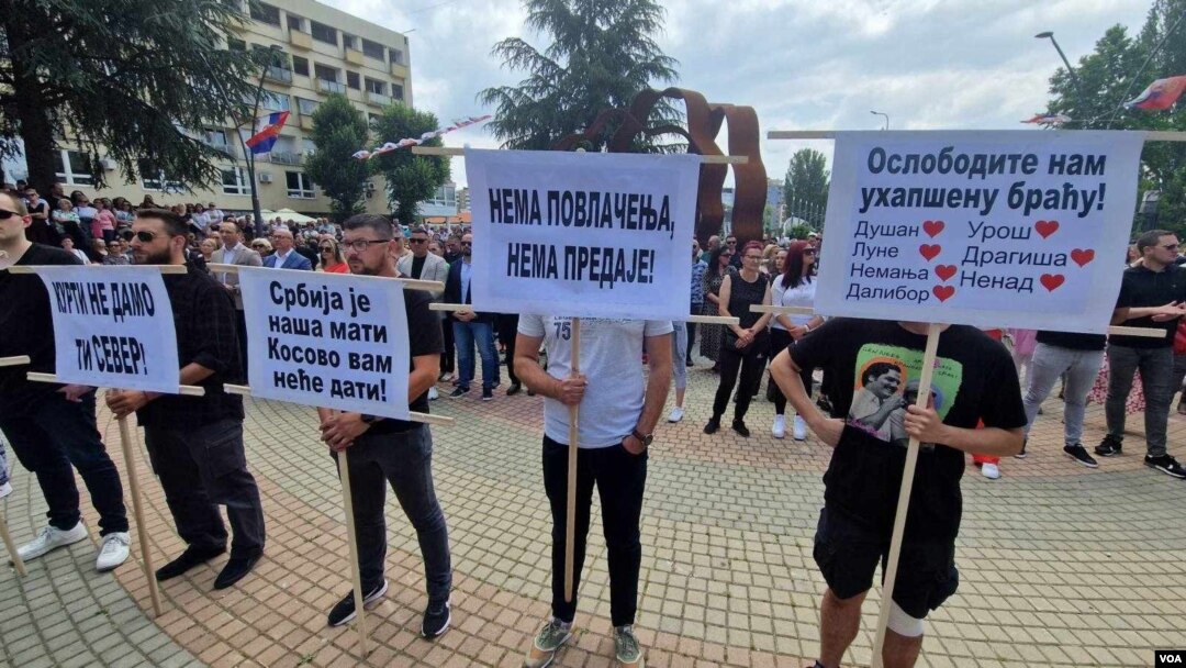 Мојата желба е да нема санкции, им рече Лајчак на новинарите во Приштина по тричасовниот состанок со Курти