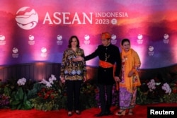 U.S. Vice President Kamala Harris is greeted by Indonesia's President Joko Widodo and First Lady Iriana for the gala dinner at the 43rd Association of Southeast Asian Nations (ASEAN) Summit in Jakarta, Sept. 6, 2023. (Mast Irham /Pool via REUTERS
